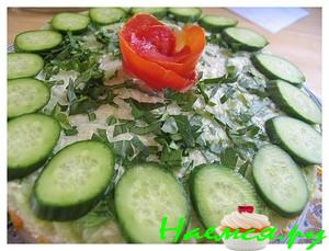 Шпротный салат со свежим огурцом