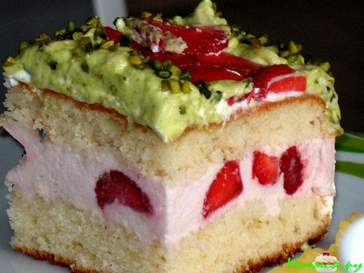 Сливочно-клубничный торт на творожно-миндальном тесте