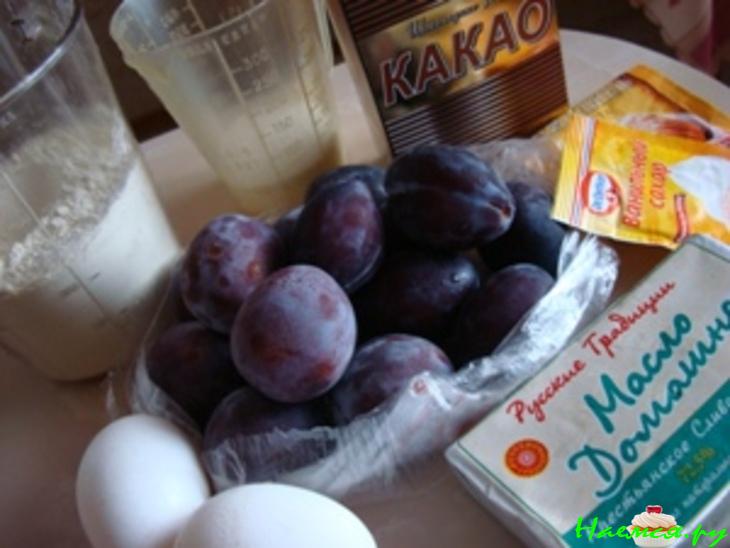 Сливовый пирог "Астра" с шоколадной начинкой