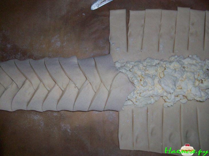 Рулет слоеный