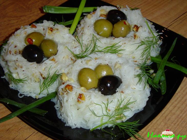 Гнезда из рисовой вермишели