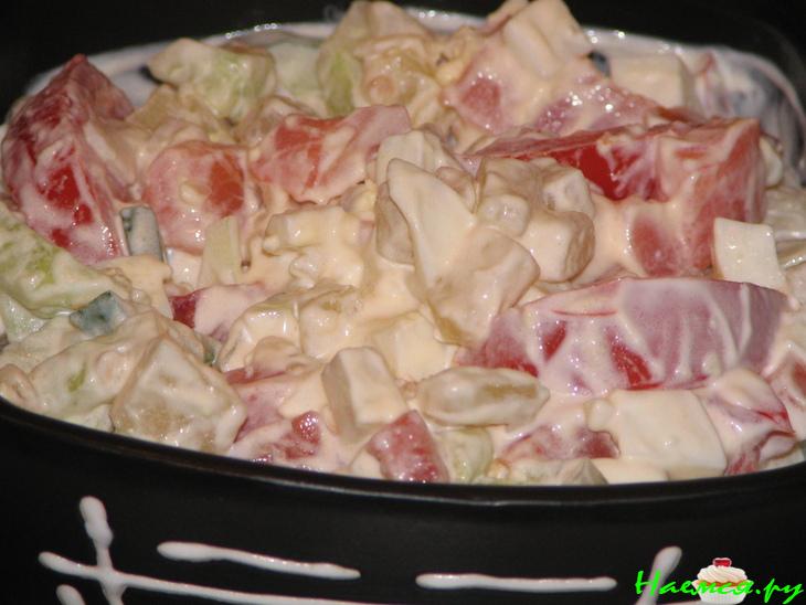 Салат с сёмгой и овощами