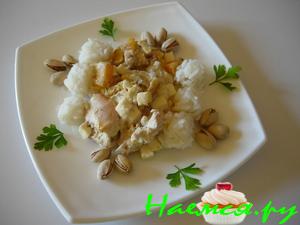 Курица с фруктами, сыром и легким ароматом вина