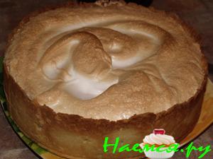 Торт песочный глазированный с вишнями