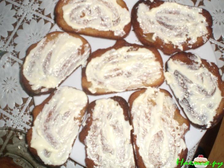 Бутерброды со шпротами и сыром