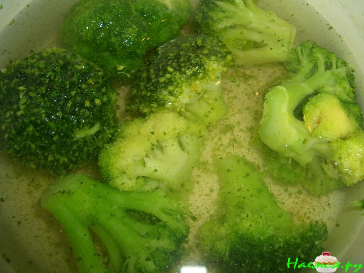 Оладьи из палтуса с брокколи