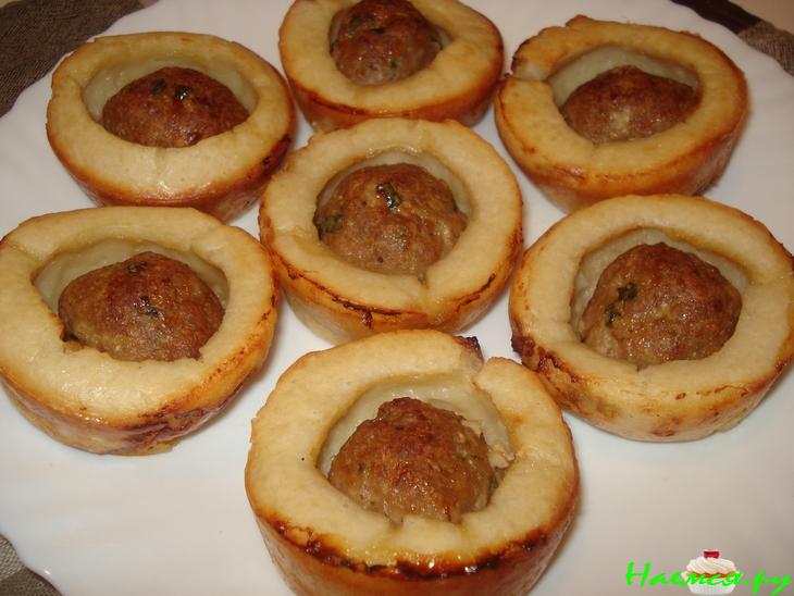 Мясные шарики в чашечках из теста Мясные шарики в чашечках из теста