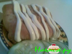 Тушенное мяско, запеченное в слоенном тесте