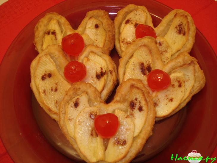 Корзиночки флан из слоёного теста с яблоками и миндалём