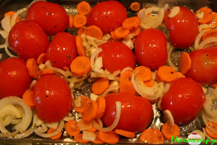 Тилапия в корочке из пармезана и трав с Запеченным томатным соусом