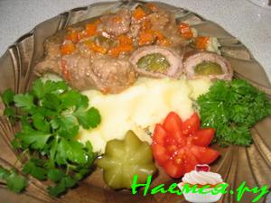 Мясные рулетики с солёным огурцом