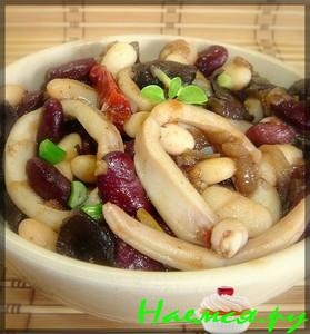 Фасоль с грибами и кальмарами