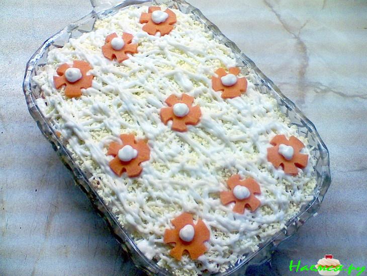 Слоёный салатик с вареной курочкой