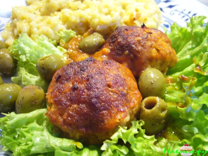 Нежные рыбные шарики в томатном соусе 