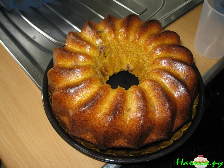 Кекс морковный со сливой