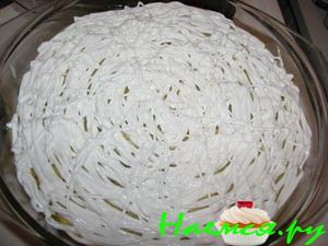 Курица запеченная под овощами