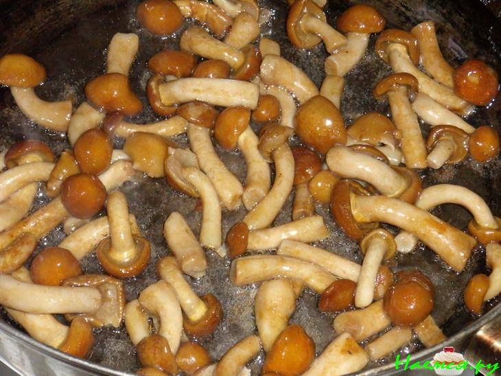 Говядина тушеная с укропом и сухим вином