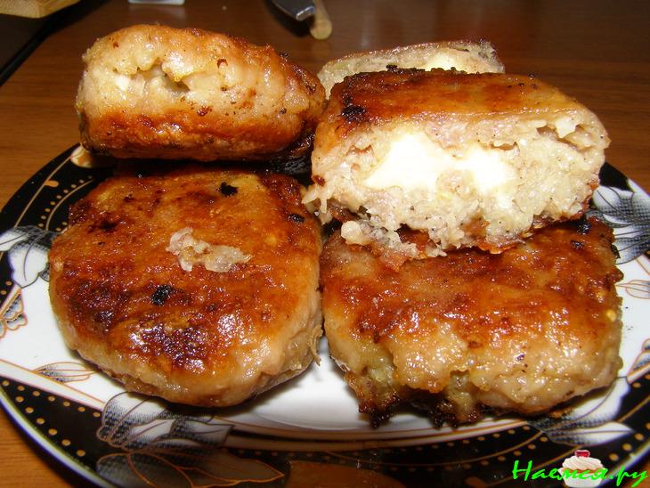 Котлетки с начинкой из сыра
