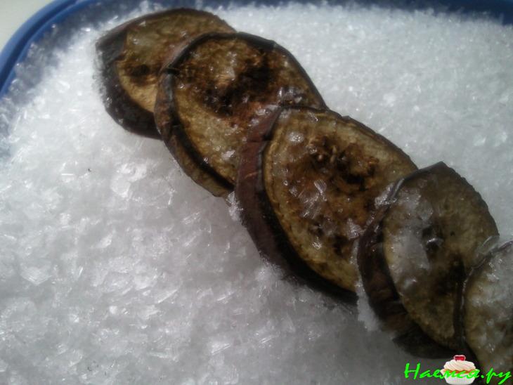 Пирог из слоеного теста с баклажанами