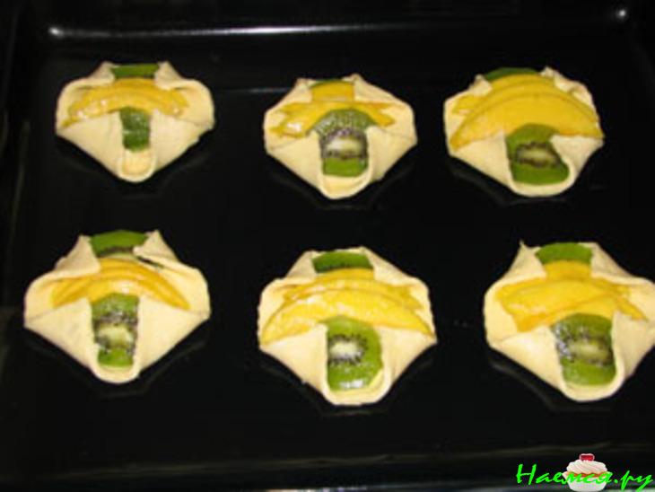 Экзотические 'кармашки' с творогом и фруктами