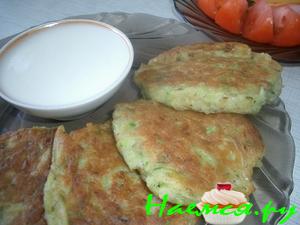Кабачковые оладьи на молоке с тимьяном