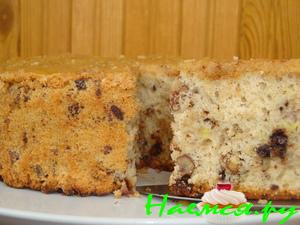 Пирог с орехами, бананом и шоколадом