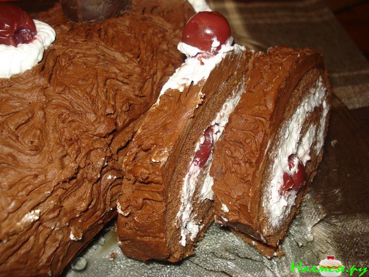 Шоколадный бисквитный рулет