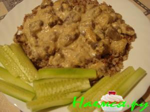 Куриные сердечки в сметане