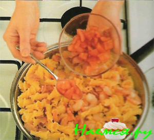 Макароны в соусе из креветок