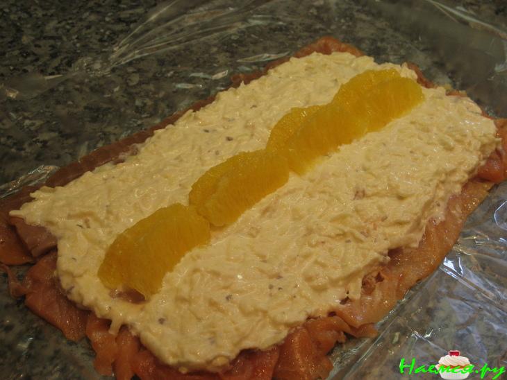 Рулет из копченого лосося с яблоком Рулет из копченого лосося с яблоком