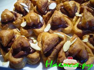 Слойки с шоколадным сердцем