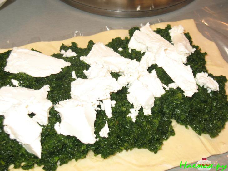 Слоеный пирог со шпинатом 