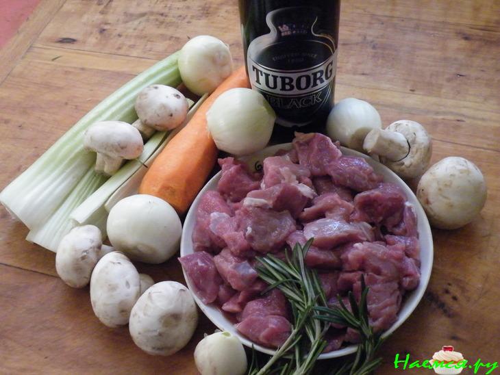 Мясной слоеный пирог