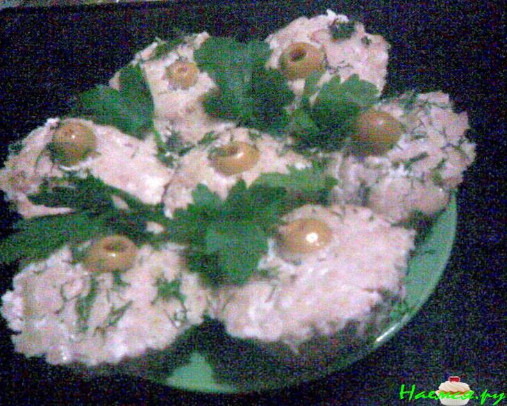 Рыбные маффины с фаршированными оливками