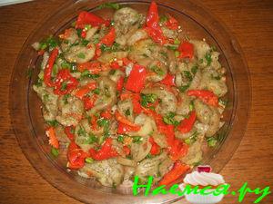 Салат с печённых баклажан и болгарского перца