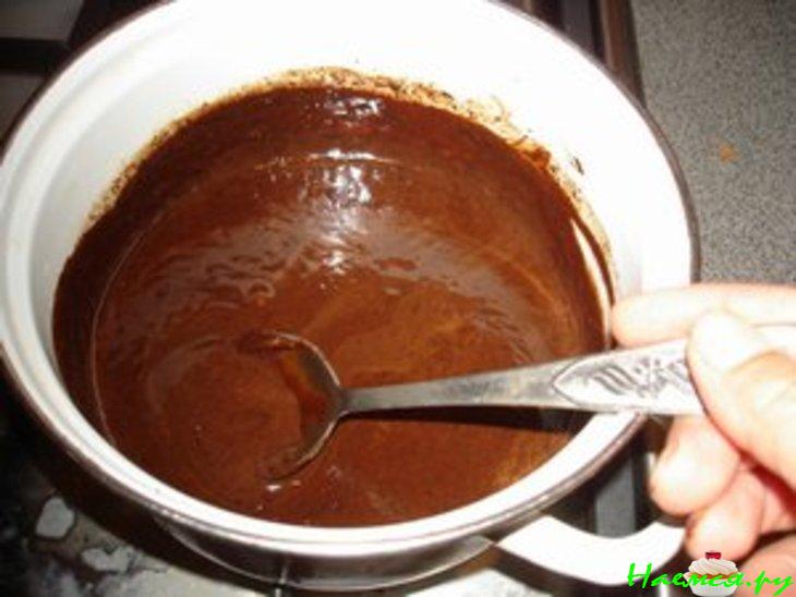 Шоколадный кекс с орехами