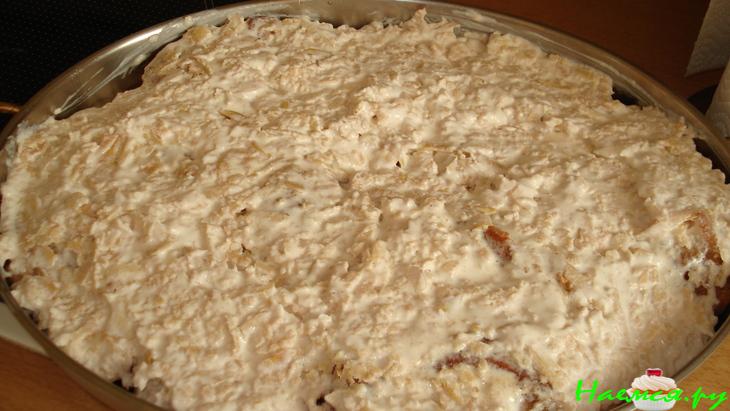 Мясо, запечённое в сметане с айвой