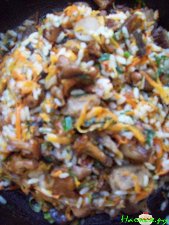 Пирог с рыбой двух видов, рисом и грибами