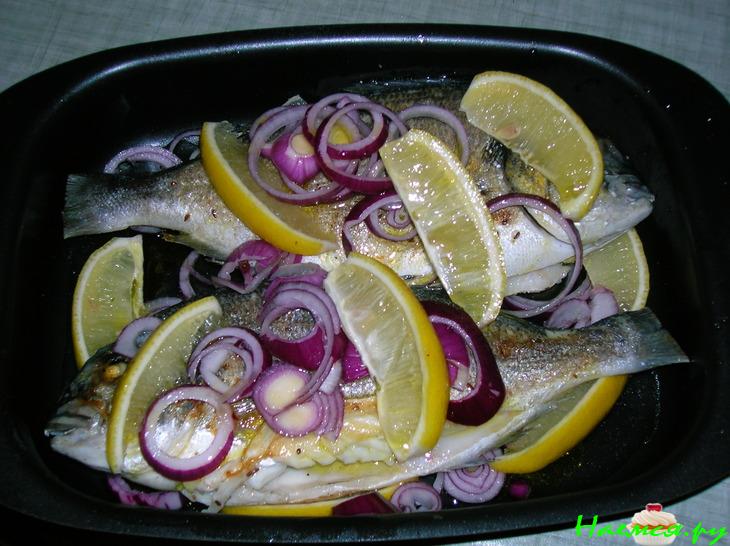 Дорада запеченная с овощами