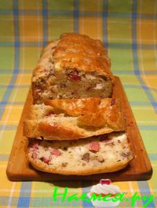 Кекс с копченостями и брынзой