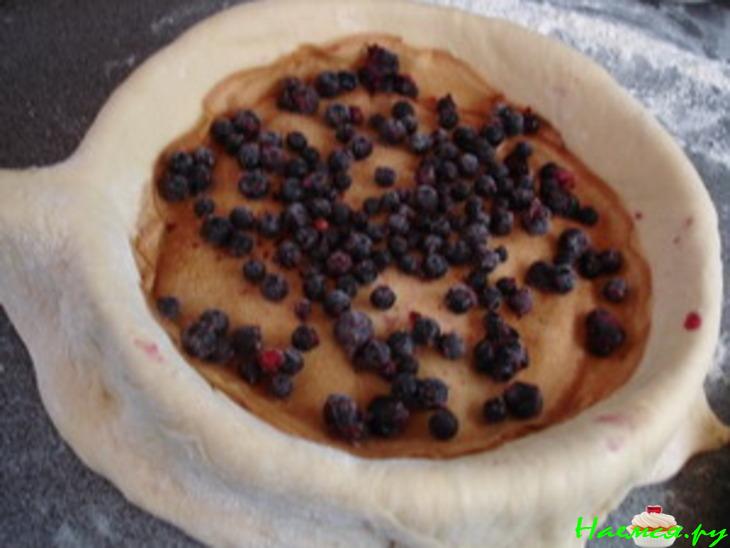 Пирог с курицей и смородиной