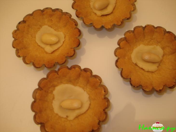 Корзиночки с кремом и марципанами Корзиночки с кремом и марципанами