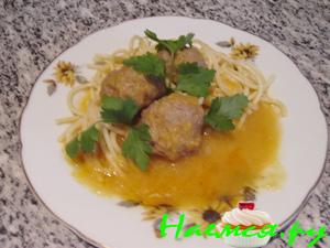 Фрикадельки в луковом соусе