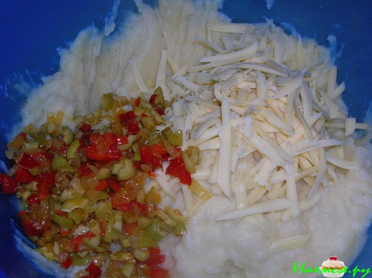 Рыба в ароматных хлебных крошках с пестрыми картофельными шариками