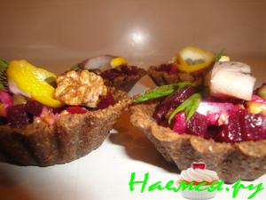 Корзиночки закусочные со свеклой и орехами