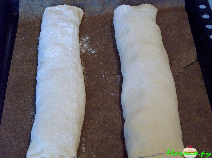 Банница из слоеного теста с сыром