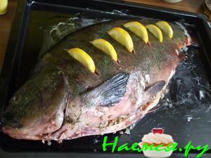 Карп фаршированный гречкой и шампиньонами