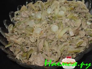 Салат из печени с корнишонами