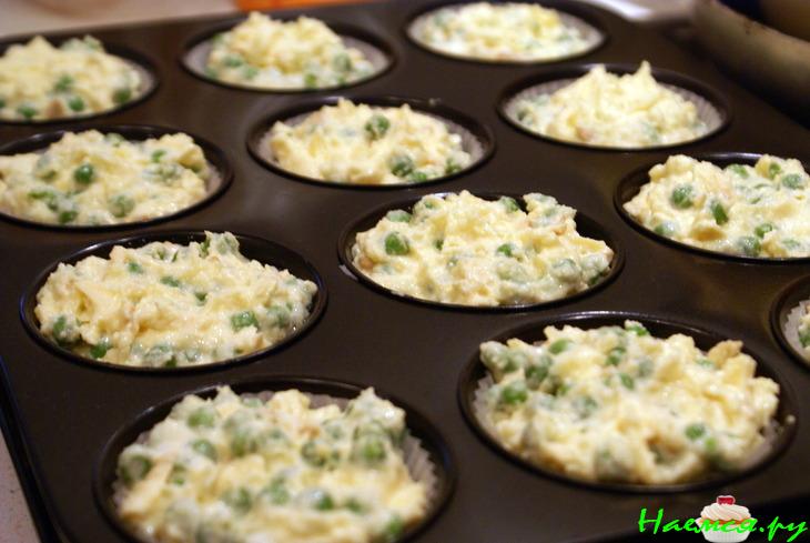 Мини-запеканки с зелёным горошком и сыром Мини-запеканки с зелёным горошком и сыром