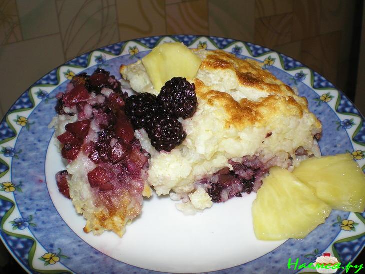 Ананасово–ежевичная запеканка с рисом